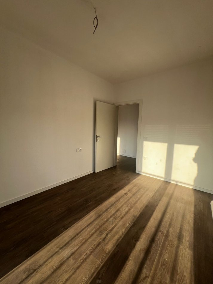 Tirane, shitet apartament 2+1+Ballkon Kati 5, 83 m² 135.000 € (Rruga Dritan Hoxha)
