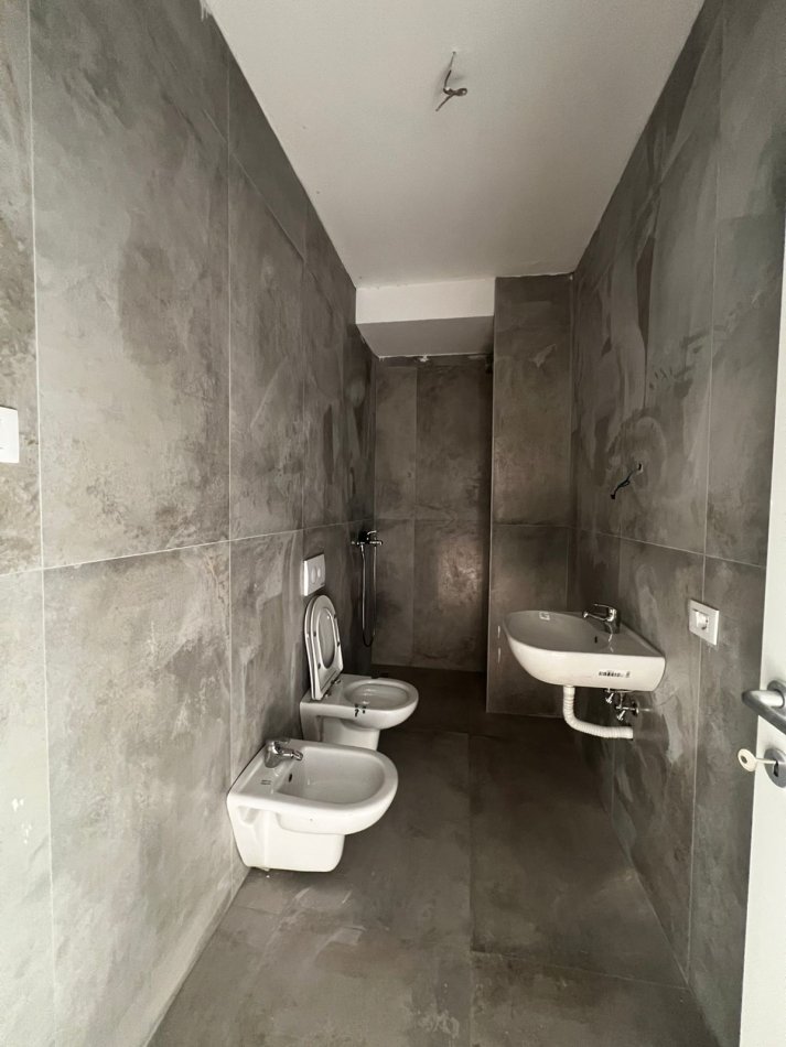 Tirane, shitet apartament 2+1+Ballkon Kati 5, 83 m² 135.000 € (Rruga Dritan Hoxha)