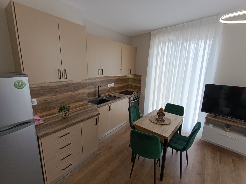 Tirane, jepet me qera apartament 2+1+Aneks+Ballkon Kati 3, 104 m² 1.000 € (Qender)