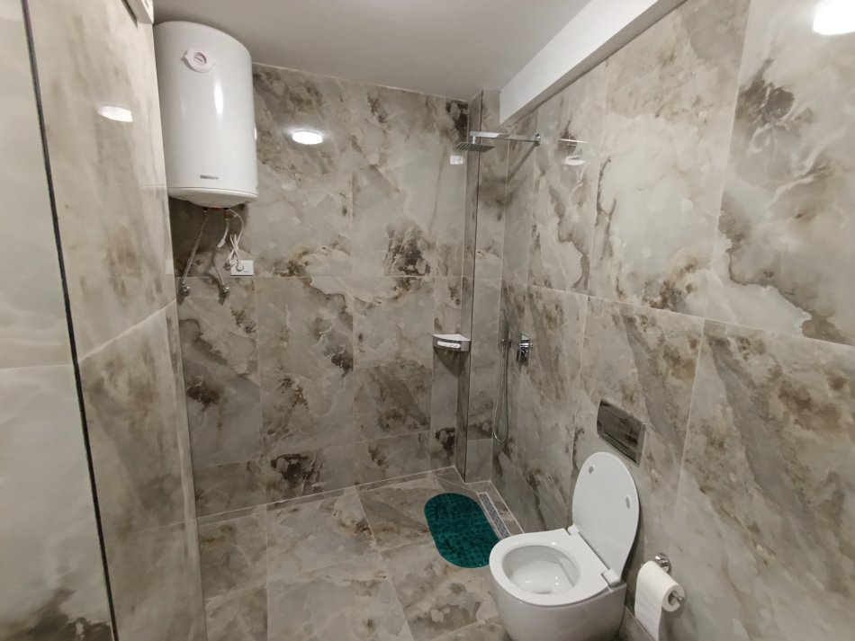 Tirane, jepet me qera apartament 2+1+Aneks+Ballkon Kati 3, 104 m² 1.000 € (Qender)