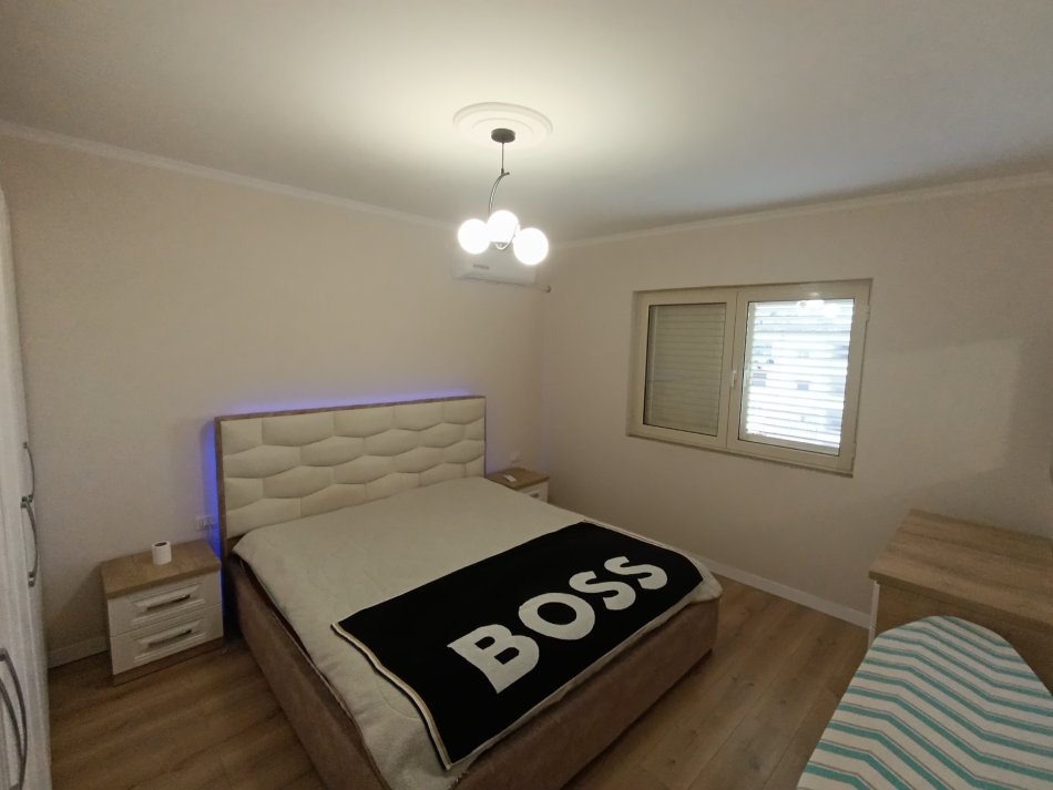 Tirane, jepet me qera apartament 1+1+Aneks+Ballkon Kati 4, 70 m² 451 € (Allias Pran Spitalit Nen Tereza)