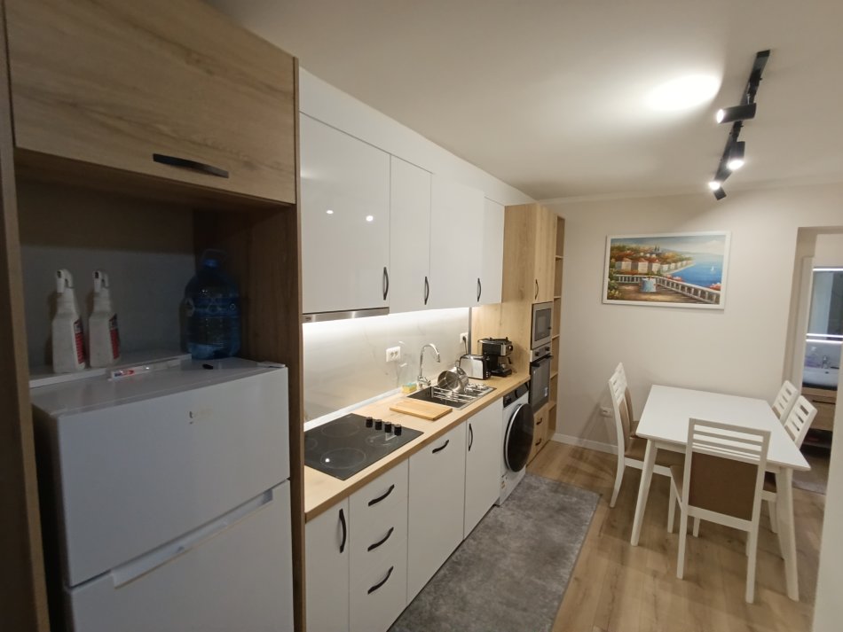 Tirane, jepet me qera apartament 1+1+Aneks+Ballkon Kati 4, 65 m² 450 € (Allias Pran Spitalit Nen Tereza)