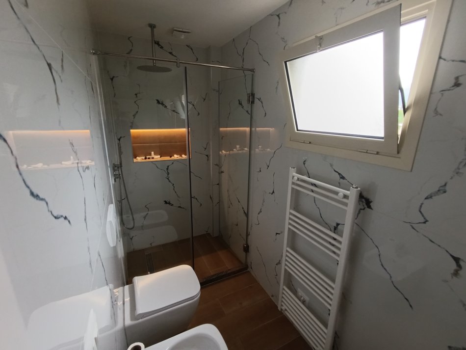 Tirane, jepet me qera apartament 1+1+Aneks+Ballkon Kati 4, 70 m² 451 € (Allias Pran Spitalit Nen Tereza)
