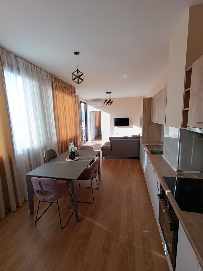 Tirane, jepet me qera apartament 1+1+Aneks+Ballkon Kati 9, 60 m² 550 € (Tek ura Kristal center mundesi dhe per Airbnb)