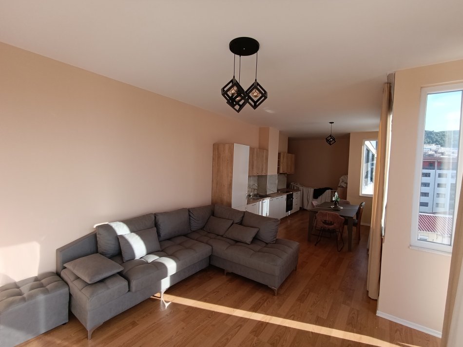 Tirane, jepet me qera apartament 1+1+Ballkon Kati 9, 1 m² 500 € (Tek ura Kristal center mundesi dhe per Airbnb)