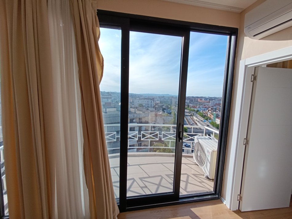 Tirane, jepet me qera apartament 1+1+Aneks+Ballkon Kati 9, 60 m² 550 € (Tek ura Kristal center mundesi dhe per Airbnb)