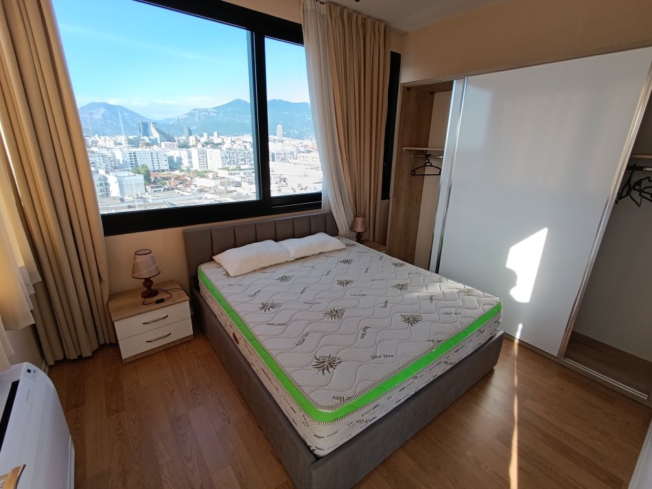 Tirane, jepet me qera apartament 1+1+Aneks+Ballkon Kati 9, 60 m² 550 € (Tek ura Kristal center mundesi dhe per Airbnb)