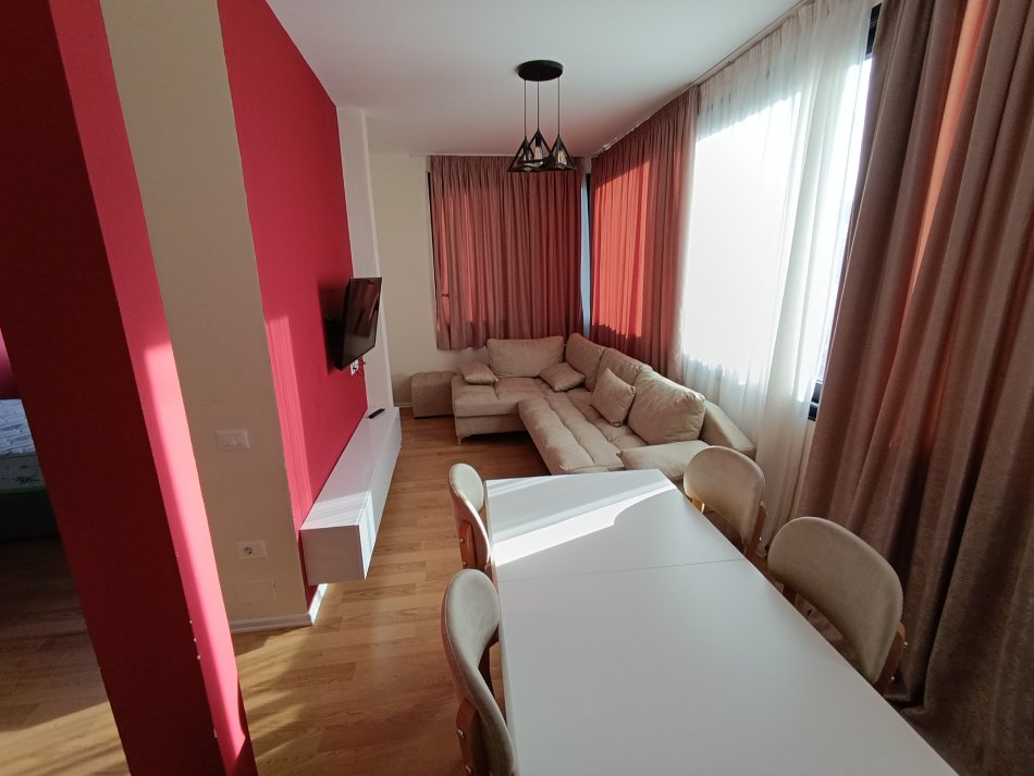 Tirane, jepet me qera apartament duplex 1+1 Kati 9, 55 m² 400 € (Tek ura Kristal center)