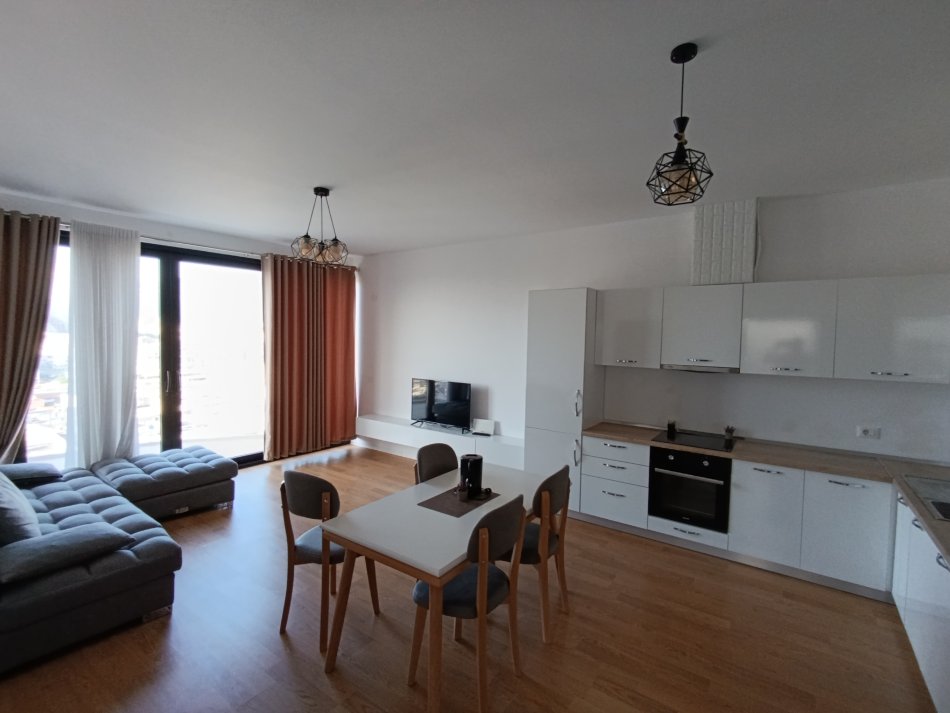 Tirane, jepet me qera apartament 2+1+Aneks+Ballkon Kati 9, 85 m² 800 € (Tek ura kristal center mundesi dhe per Airbnb)