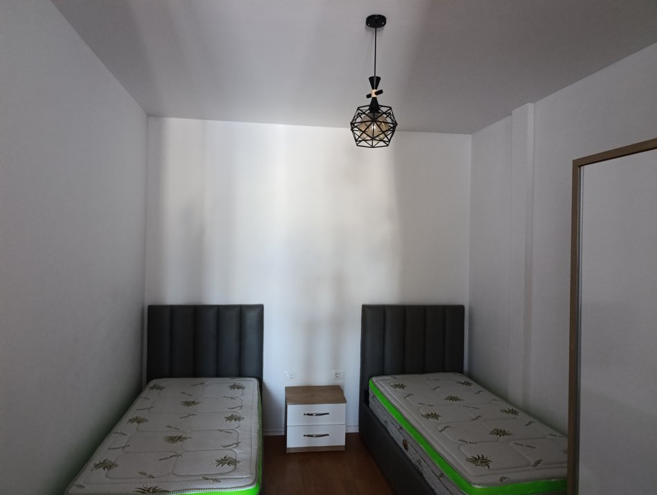 Tirane, jepet me qera apartament 2+1+Aneks+Ballkon Kati 9, 85 m² 800 € (Tek ura kristal center mundesi dhe per Airbnb)