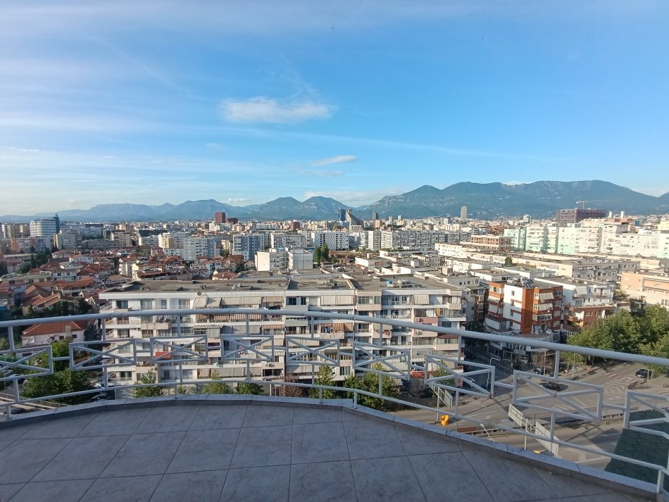 Tirane, jepet me qera apartament 2+1+Aneks+Ballkon Kati 9, 90 m² 751 € (Tek ura big market mundesi perdorimi dhe per booking)