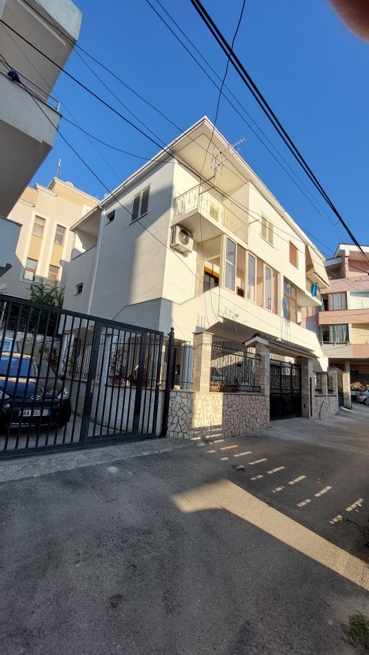 Tirane, shes shtepi 3+1+Aneks+Ballkon Kati 3, 2 m² 250.000 € (Dalip Topi)