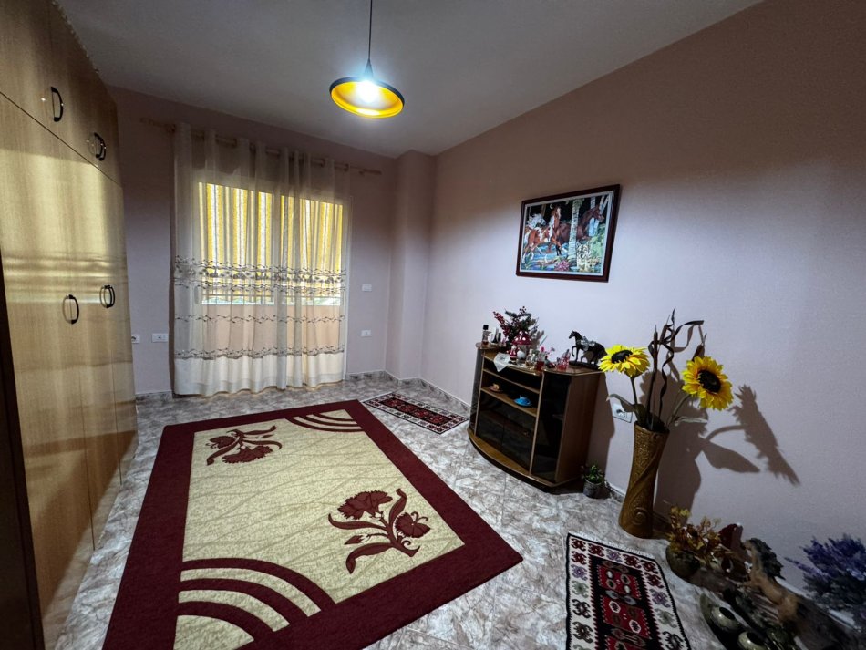 Tirane, jepet me qera apartament 2+1+Aneks+Ballkon Kati 3, 104 m² 800 € (Sheshi willson)