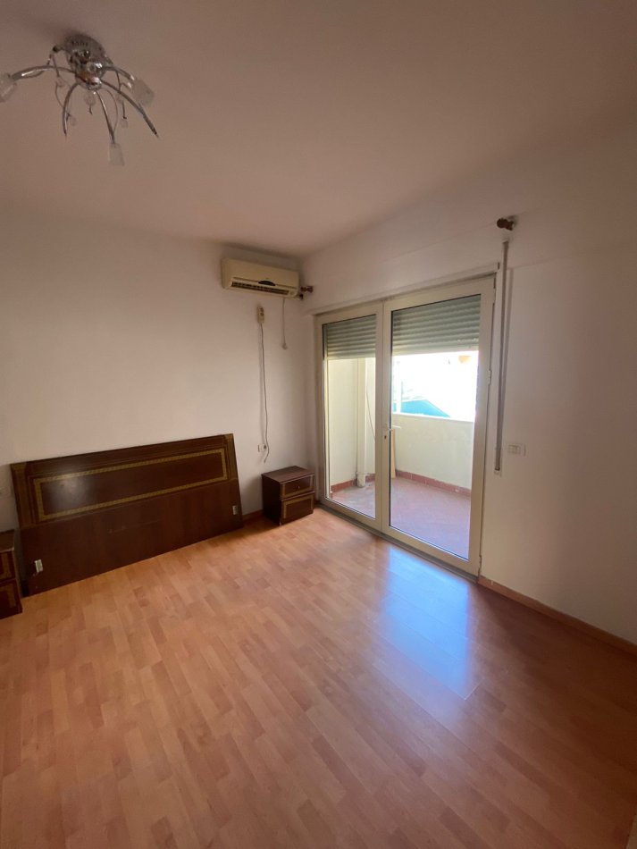 Tirane, jepet me qera apartament 2+1+Aneks+Ballkon Kati 3, 105 m² 600 € (Tipologjia 2+1+2 mund te perdoret dhe per zyra)