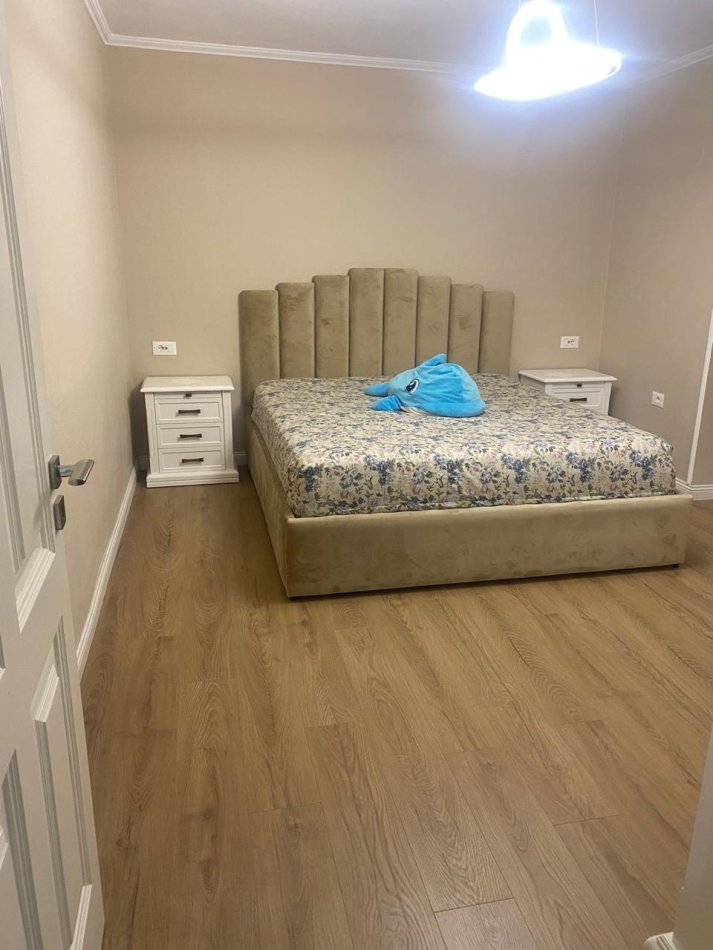 Tirane, jepet me qera apartament 3+1+Ballkon Kati 3, 120 m² 600 € (Varri Bamit)