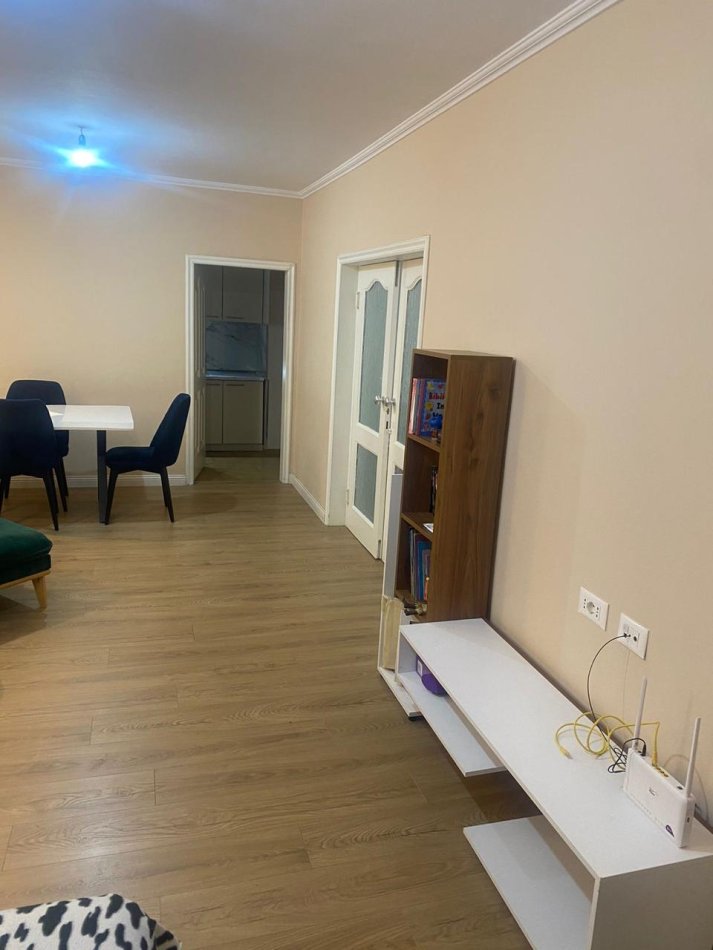 Tirane, jepet me qera apartament 3+1+Ballkon Kati 3, 120 m² 600 € (Varri Bamit)