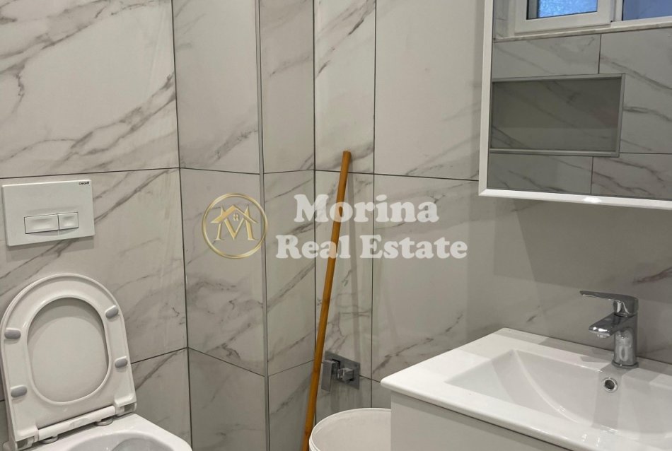 Tirane, jepet me qera ambjent biznesi Kati 1, 116 m² 700 € (Ali Demi)