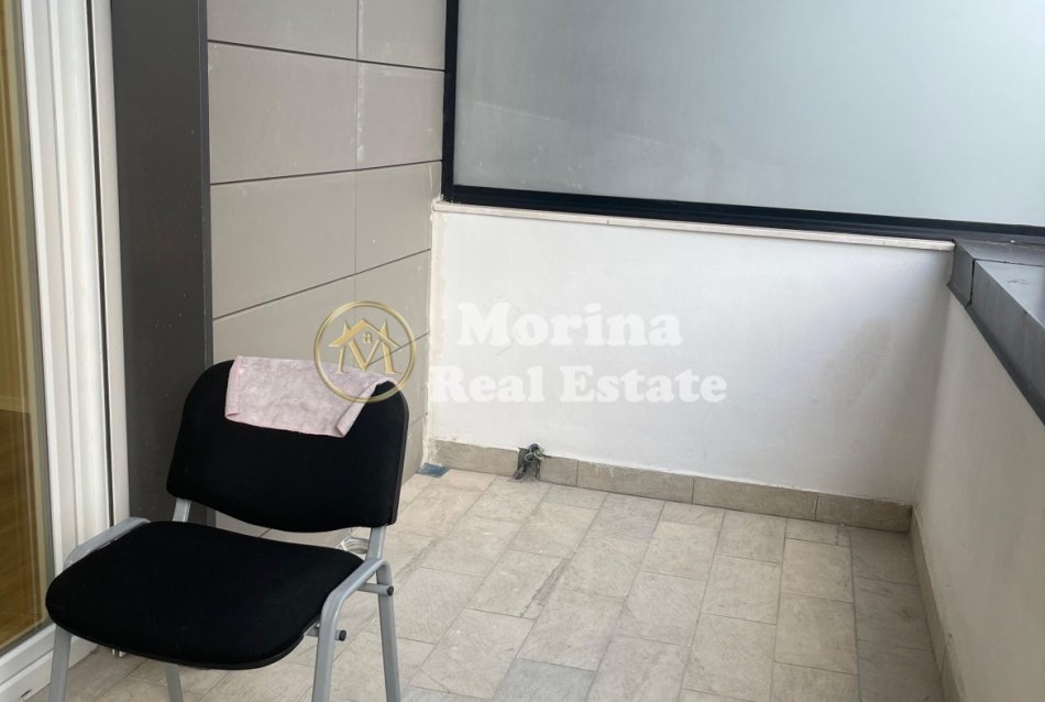 Tirane, jepet me qera ambjent biznesi Kati 1, 116 m² 700 € (Ali Demi)
