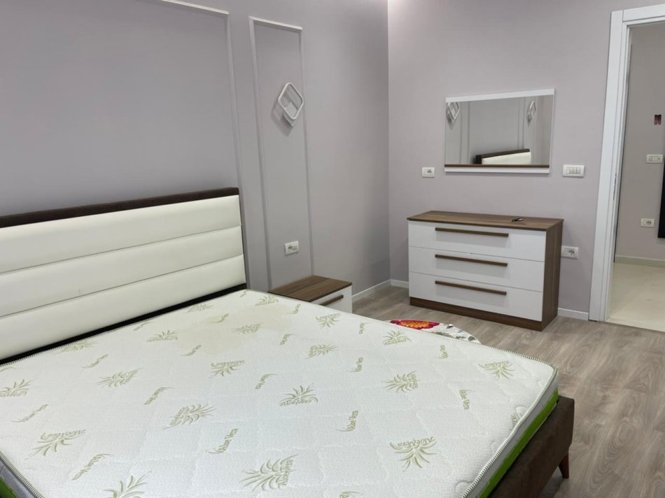 Tirane, jepet me qera 2+1 Kati 3, 100 m² 750 € (ISH Fusha Aviacionit)