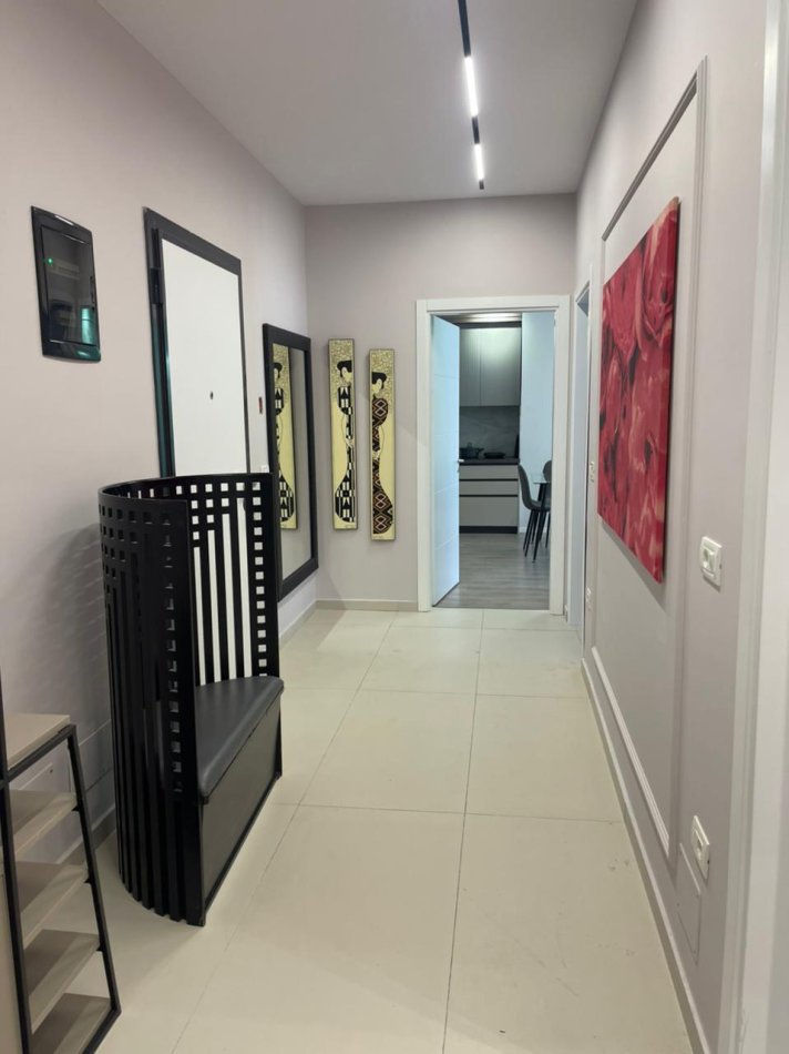 Tirane, jepet me qera 2+1 Kati 3, 100 m² 750 € (ISH Fusha Aviacionit)