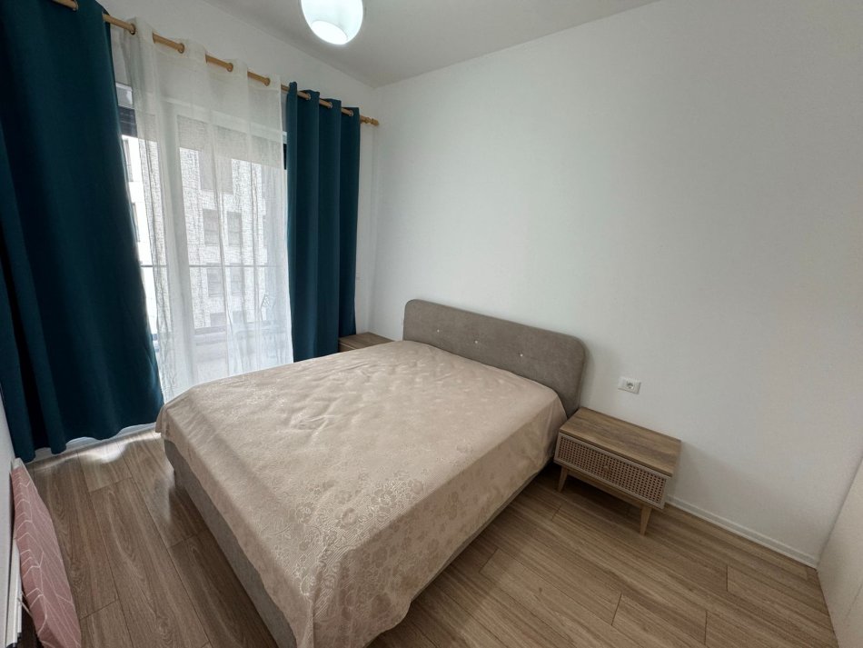 Tirane, jepet me qera apartament 1+1+Ballkon Kati 3, 65 m² 550 € (Kompleksi Magnet pram 21 dhjetorit)