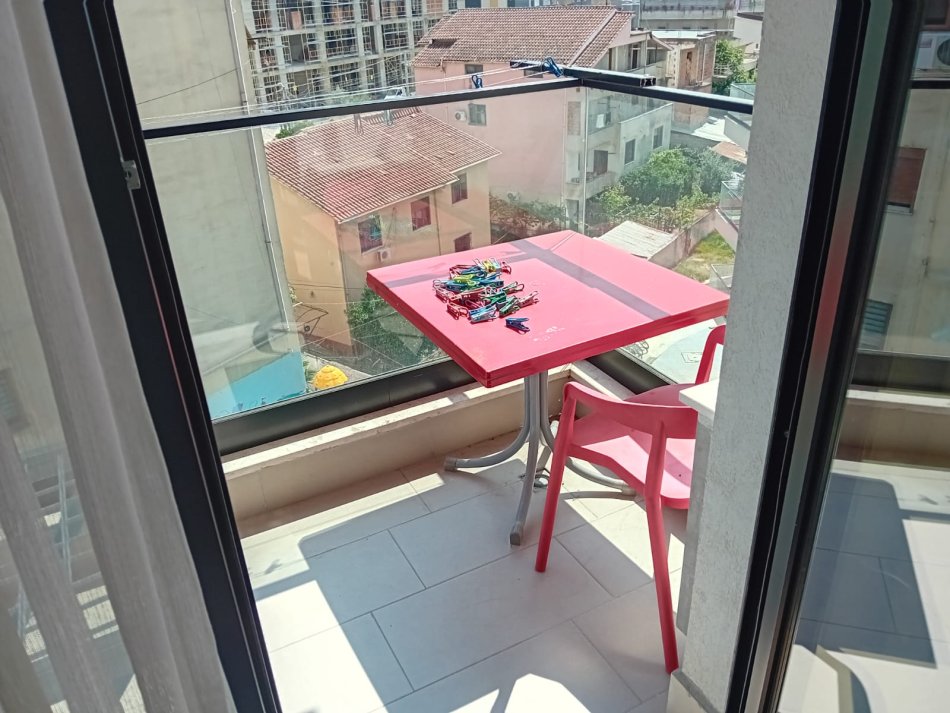Tirane, jepet me qera apartament 1+1+Aneks+Ballkon Kati 3, 63 m² 550 € (Fusha Aviacionit Turdiu)