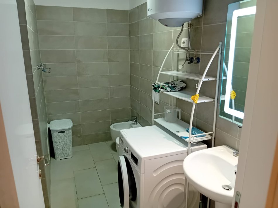 Tirane, jepet me qera apartament 1+1+Aneks+Ballkon Kati 3, 63 m² 550 € (Fusha Aviacionit Turdiu)