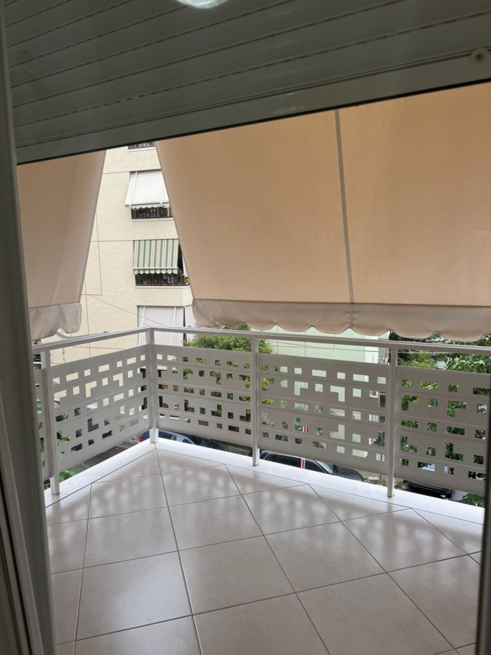 Tirane, jepet me qera apartament 2+1+Aneks+Ballkon Kati 2, 100 m² 600 € (2+1+2 plus post parkimi Tek kopshti Botanik)