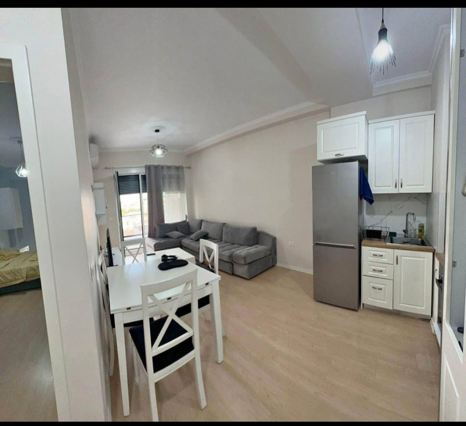 Tirane, jepet me qera apartament 1+1+Aneks+Ballkon Kati 3, 58 m² 550 € (Kompleksi Kontakt Pran 21 Dhjetori)