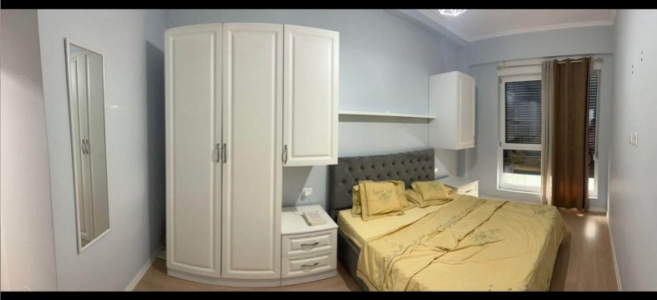 Tirane, jepet me qera apartament 1+1+Aneks+Ballkon Kati 3, 58 m² 550 € (Kompleksi Kontakt Pran 21 Dhjetori)