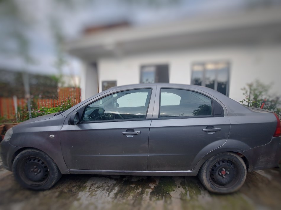 Tirane, shes makine CHEVROLET AVEO Benzin+Gaz, gri metalizato 20.000 km 170.001 €