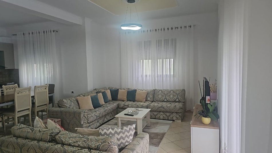 Tirane, jap me qera Vile 3+1 Kati 1, 140 m² 550 € (Rruga e Osmave)