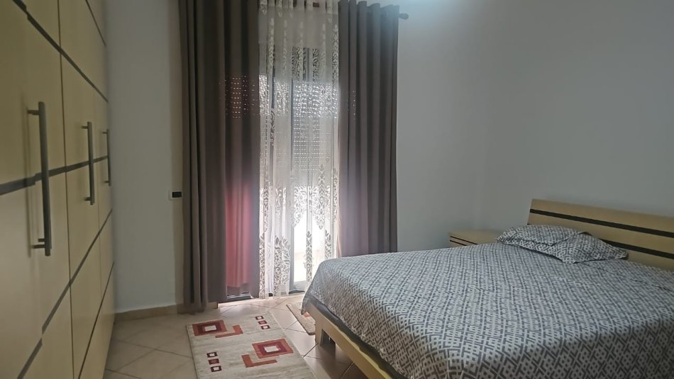 Tirane, jap me qera Vile 3+1 Kati 1, 140 m² 550 € (Rruga e Osmave)