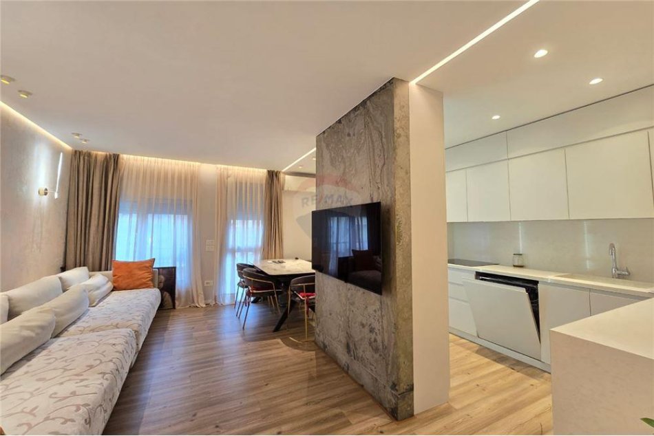 Tirane, jepet me qera apartament 2+1+Ballkon Kati 5, 97 m² 1.000 € (Rruga Serecave)