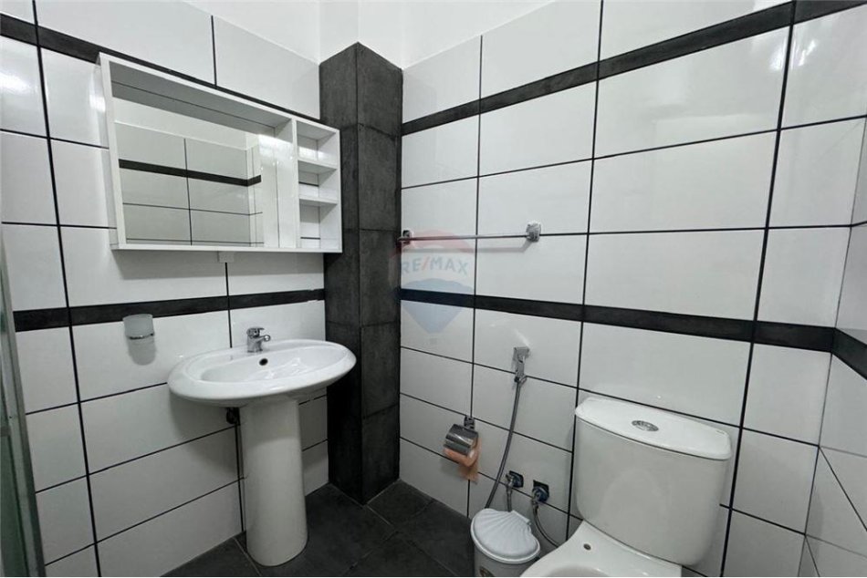Tirane, jepet me qera apartament 1+1+Ballkon Kati 0, 48 m² 350 € (Kodra e Diellit)