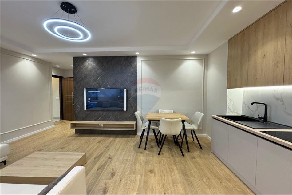 Tirane, shitet apartament 1+1 Kati 3, 64 m² 164.000 € (21 dhjetori)