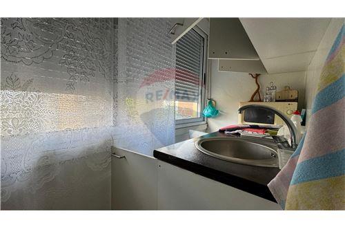 Tirane, jepet me qera apartament 1+1 Kati 3, 55 m² 400 € (Liceu Artistik)