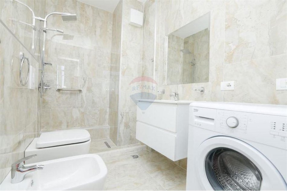 Tirane, jepet me qera 2+1+Ballkon Kati 10, 90 m² 750 € (petronini)