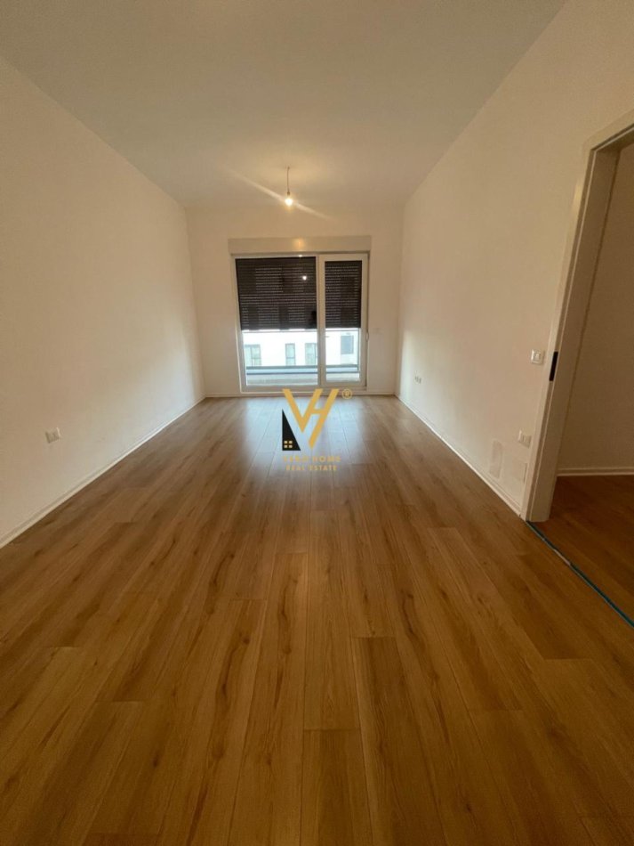 Tirane, jepet me qera zyre Kati 10, 115 m² 600 € (21 DHJETORI , KOMPLEKSI KONTAKT)