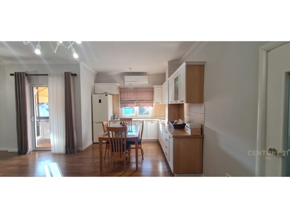 Tirane, shitet apartament Kati 4, 110 m² 170.000 € (Rruga Elbasanit, Vilat Gjermane Tirane)