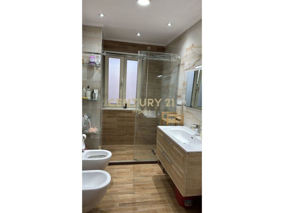 Tirane, shitet apartament 2+1 Kati 3, 128 m² 250.000 € (don bosko)