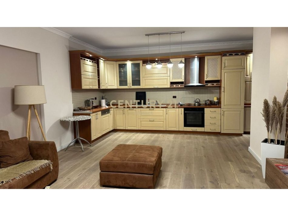 Tirane, shitet apartament 2+1 Kati 3, 128 m² 250.000 € (don bosko)