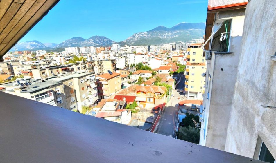 Shitet: 3+1+2wc & 2 Ballkone 📍Xhamllik - te Mon Cherie || Mundesi Ndarje ne 2 Ap 🔥1000 €/m2🔥