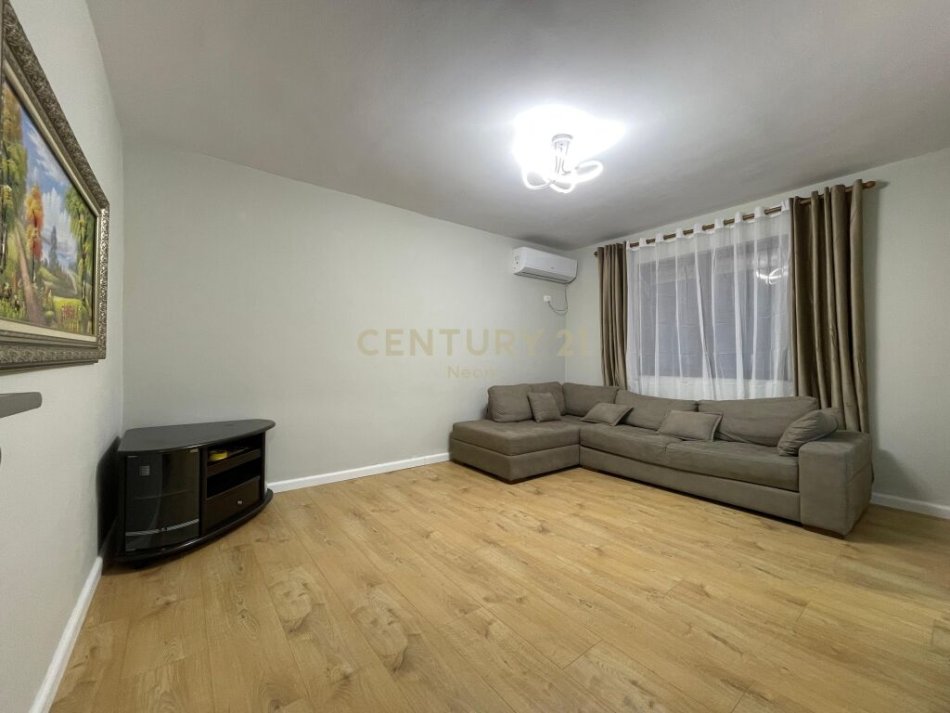 Tirane, shitet 1+1 Kati 4, 59 m² 112.000 € (Prane Kompleksit Magnet, ne Rrugen “Frosina Plaku”.)