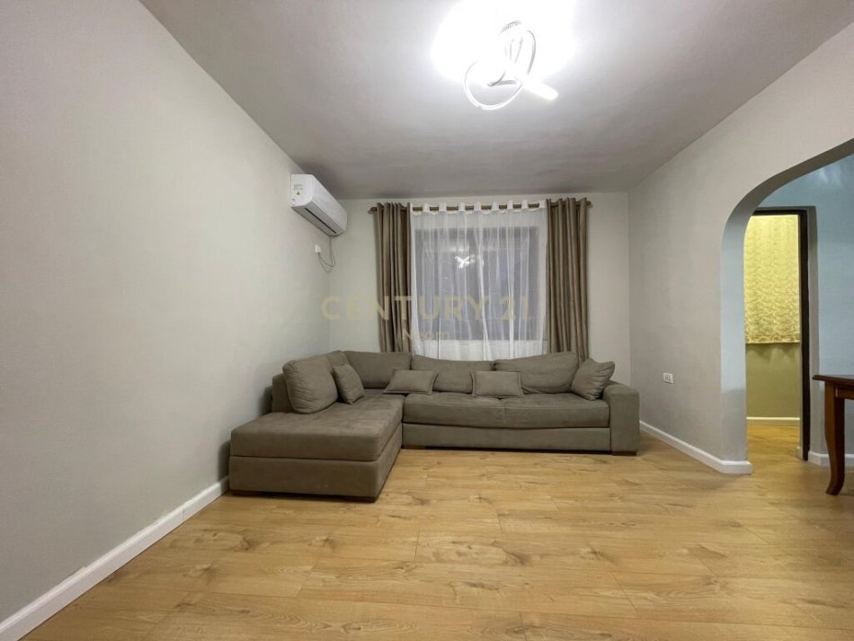 Tirane, shitet 1+1 Kati 4, 59 m² 112.000 € (Prane Kompleksit Magnet, ne Rrugen “Frosina Plaku”.)