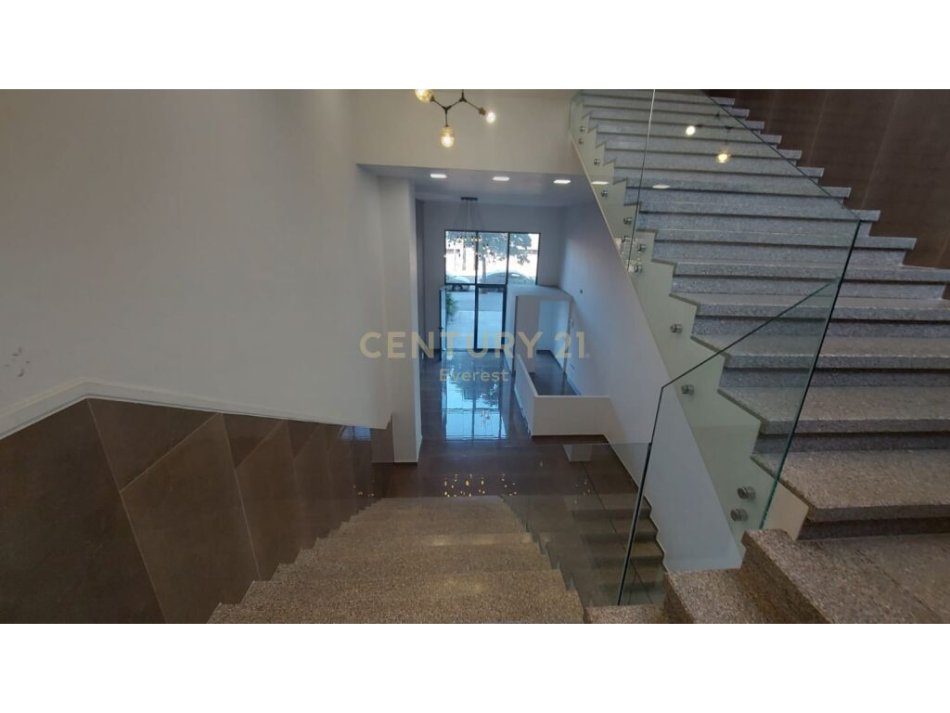 Tirane, shitet vetem 1 dhome 1+1 Kati 1, 42 m² 130.000 € (Prane Pediatrise Tirana Albania)