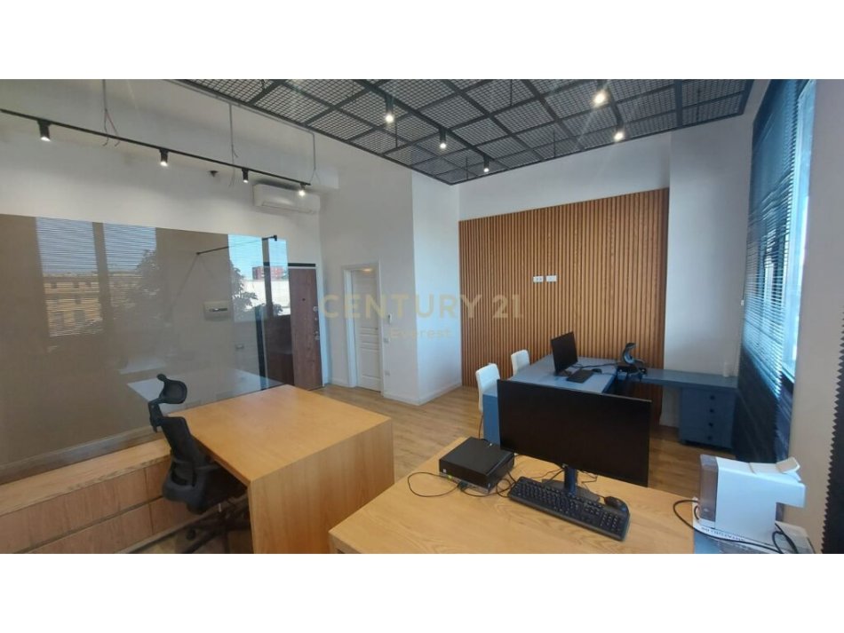 Tirane, shitet vetem 1 dhome 1+1 Kati 1, 42 m² 130.000 € (Prane Pediatrise Tirana Albania)