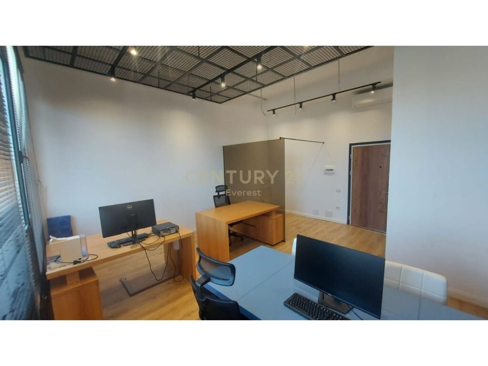 Tirane, shitet vetem 1 dhome 1+1 Kati 1, 42 m² 130.000 € (Prane Pediatrise Tirana Albania)