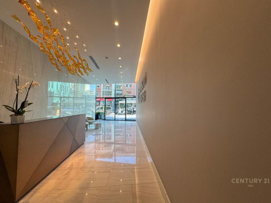 Tirane, jepet me qera zyre Kati 5, 150 m² 2.800 € (blloku)