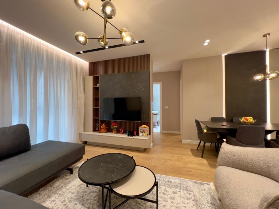 Shqiperi, shitet apartament 2+1 Kati 1, 86 m² 210.000 € (TEK ISH FUSHA E AVIACIONIT)